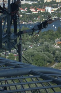 Mutige Bungee-Springerin