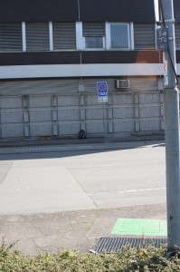Somit wäre auch der Sinn der Verkehrsinsel endlich einmal klar