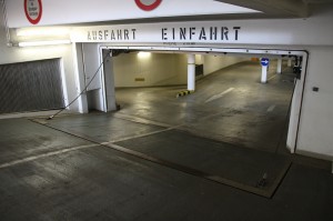 Das zugbrückenartige Tor