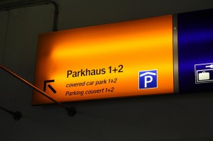 In das Parkhaus kommt man direkt vom Fußgängertunnel