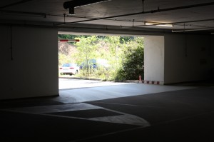 Die neugebaute Aufahrt, die die Nutzung als Schutzraum unmöglich macht.