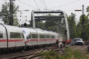 Schon die Langsamfahrt wirbelte einigen Staub auf.